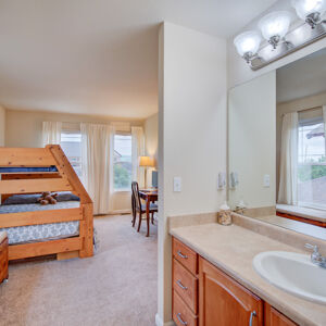 24» 8330_Arbutus-St.jpg