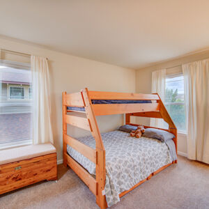 23» 8330_Arbutus-St.jpg