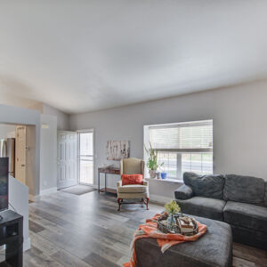 07)» 705 Cedar Dr.jpg