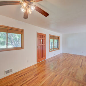 08)» 6054_Iris-Way.jpg