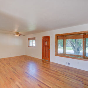 09)» 6054_Iris-Way.jpg