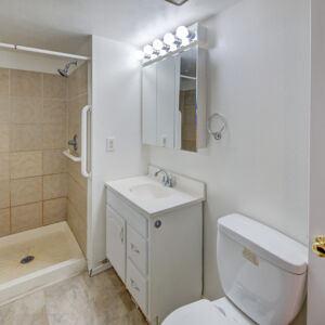 028)» 8428_Sandreed-Cir.jpg