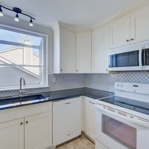 010)» 8428_Sandreed-Cir.jpg