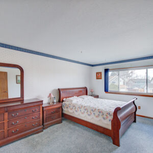 28)» 10706_Julian-Ct.jpg