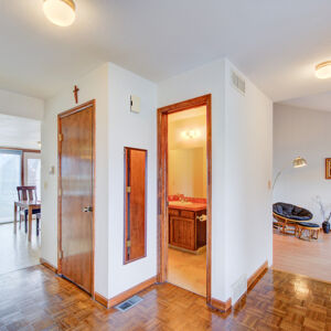 07)» 10706_Julian-Ct.jpg