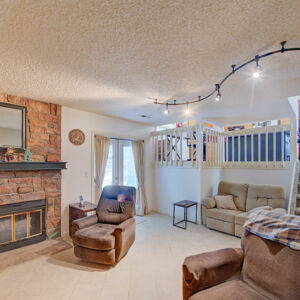 19)» 8425_Moore-Ct.jpg