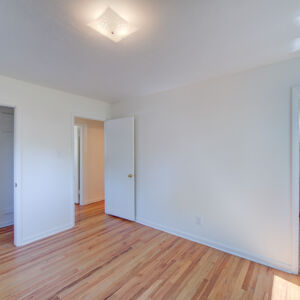 21)» 6054_Iris-Way.jpg