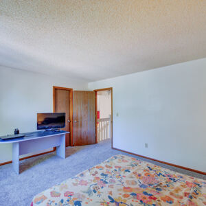 27)» 8425_Moore-Ct.jpg