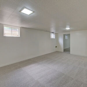 32)» 6054_Iris-Way.jpg