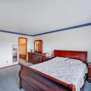 29)» 10706_Julian-Ct.jpg