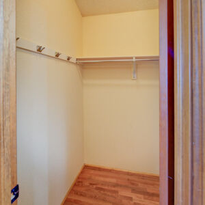 27)»  11409_w85th-pl.jpg