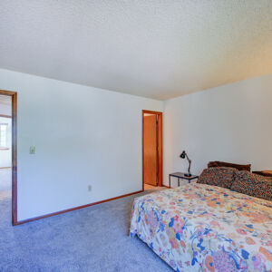 26)» 8425_Moore-Ct.jpg