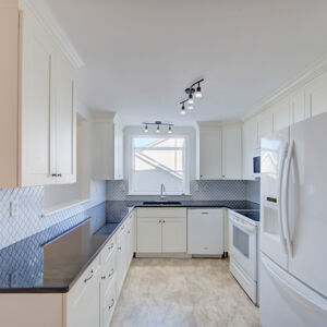 009)» 8428_Sandreed-Cir.jpg