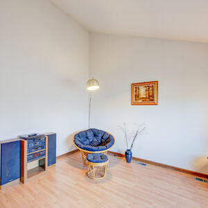 08)» 10706_Julian-Ct.jpg