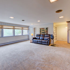 22)» 8300_w67th-Ave.jpg