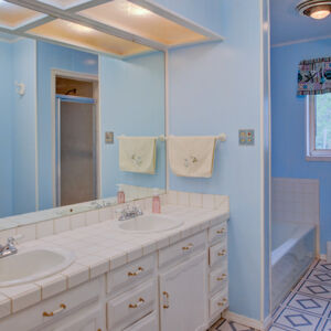 33)» 8300_w67th-Ave.jpg