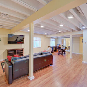 30» 8330_Arbutus-St.jpg