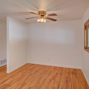 11)» 6054_Iris-Way.jpg