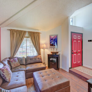 09)» 8425_Moore-Ct.jpg