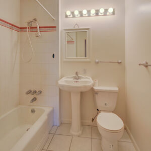 26)» 6054_Iris-Way.jpg