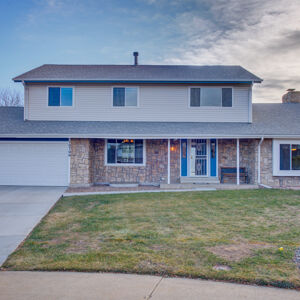 02)» 10706_Julian-Ct.jpg