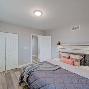 33)» 705 Cedar Dr.jpg