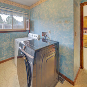 27)» 10706_Julian-Ct.jpg