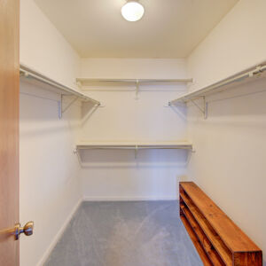 31)» 10706_Julian-Ct.jpg