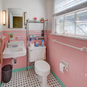 32»-5050 w 33rd Ave.jpg